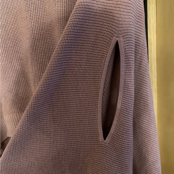 Lululemon poncho (OS) - Picture 3 of 5